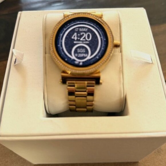 Michael Kors Access Gen 3 Sofie Touch Screen Smart Watch - DW5B MKT5022 - Picture 2 of 8